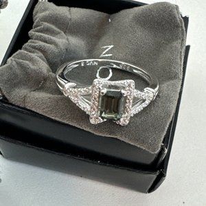 Avon STERLING SILVER Simulated Emerald Ring Size 8 NEW